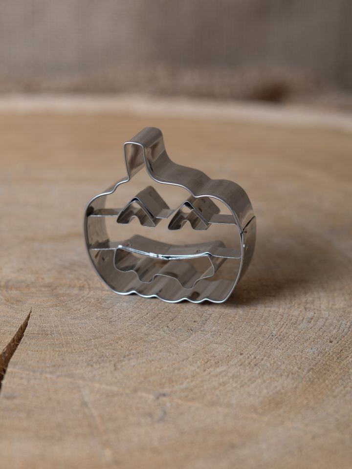 Pumpkin cookie cutter with face 2