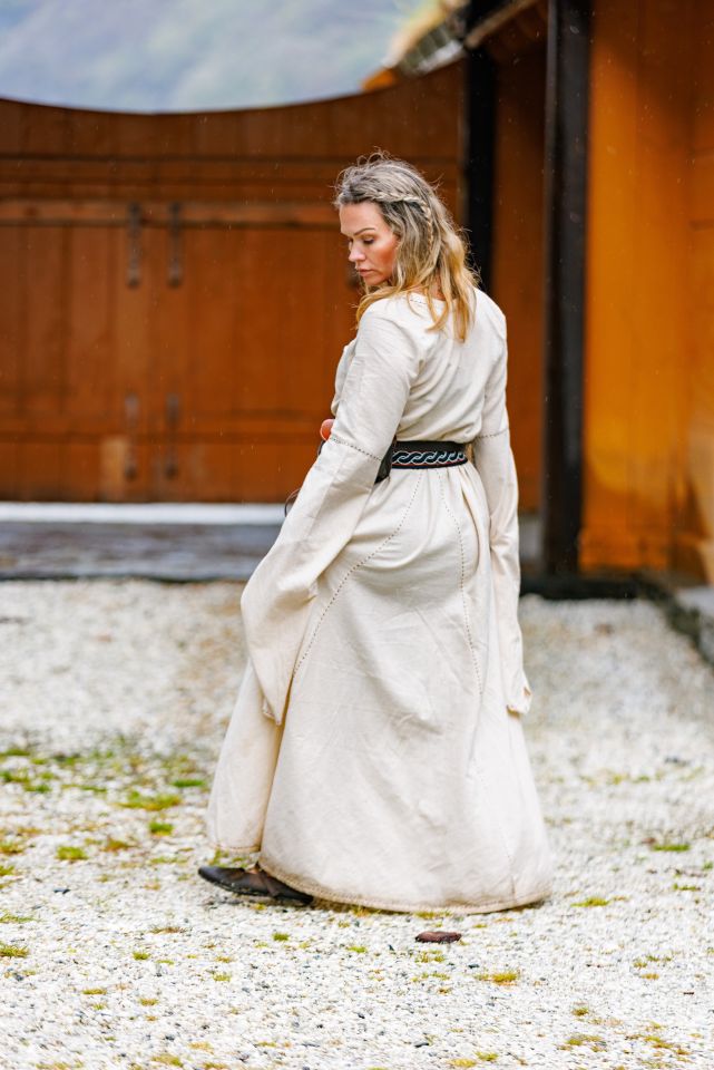 Medieval dress Begina nature 2