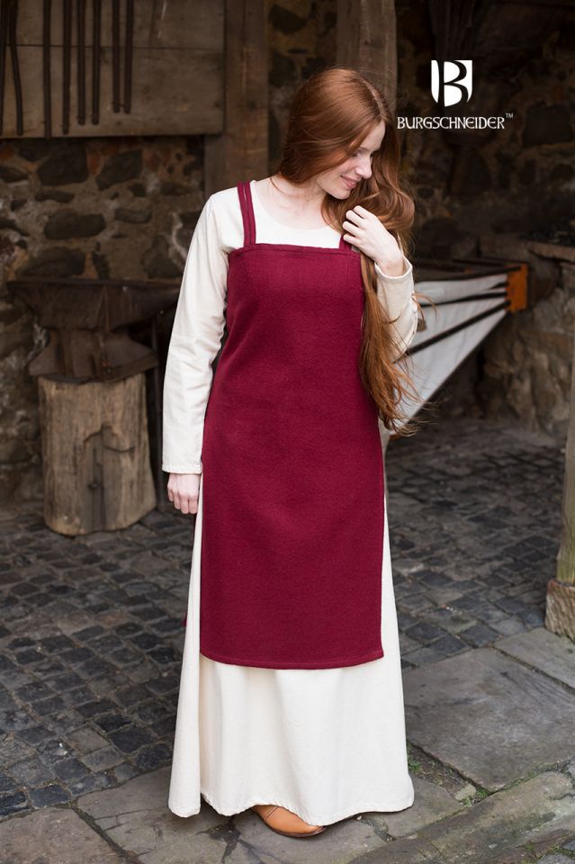 Viking dress Jodis made of wool red 2