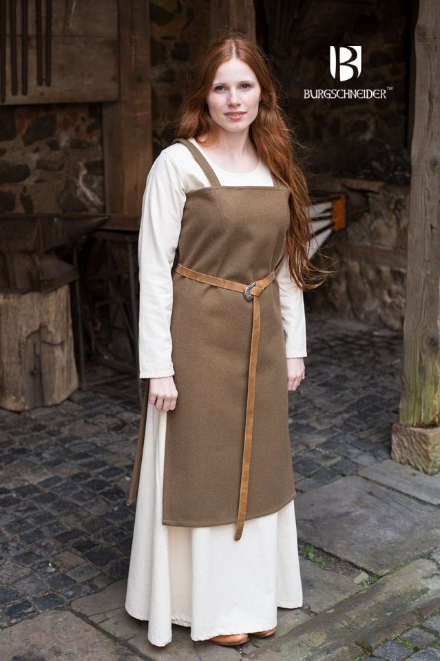 Viking dress Jodis made of wool autumn green 2