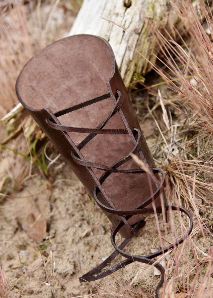 Leather bracers with Vegvísir embossing 2