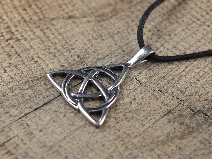 Silver pendant Celtic knot 2