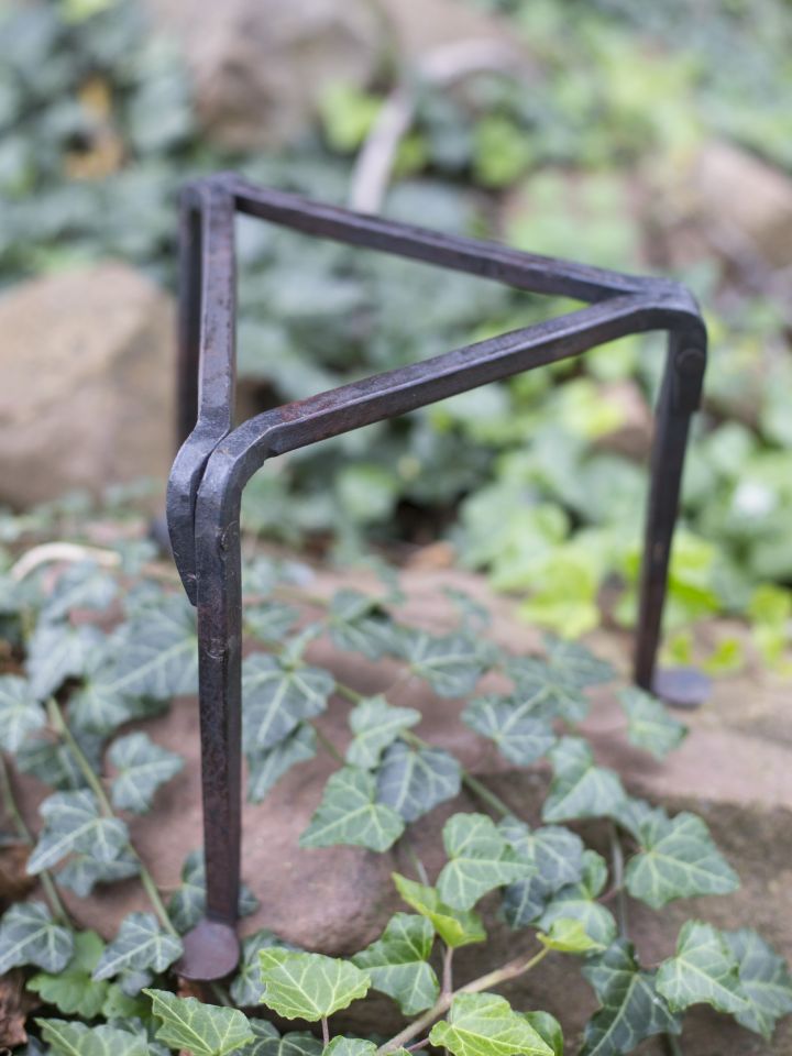 Pan grate tripod, hand-forged 2