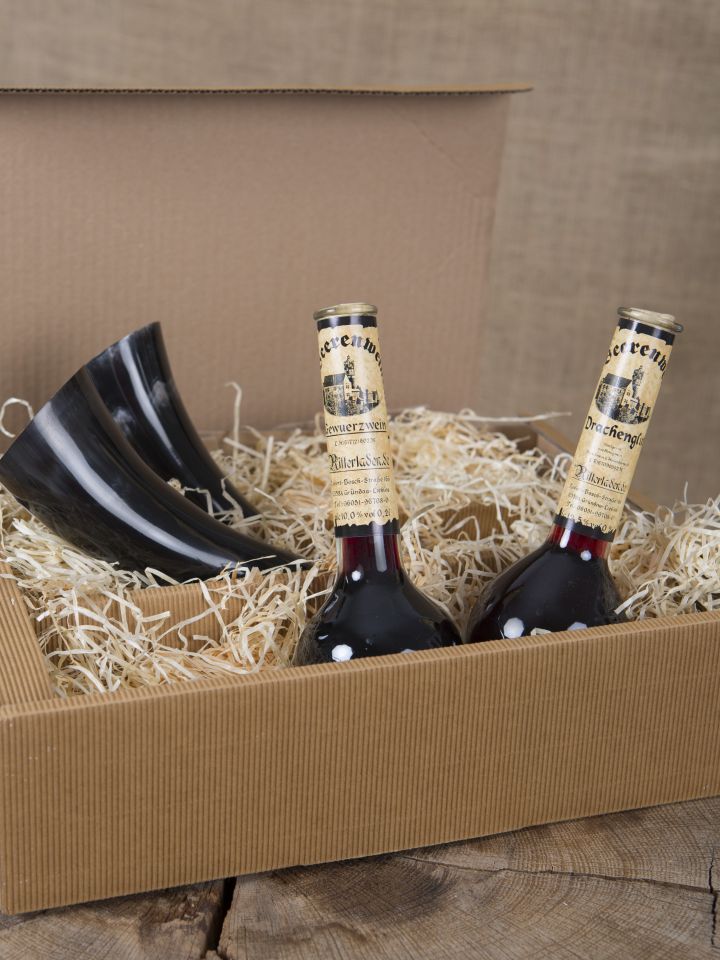 Gift box with spiced wine, dragon embers and two Drinking Horns 2