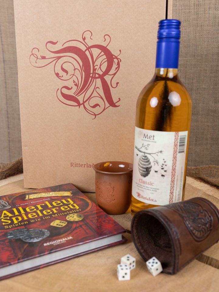 Gift box cube set with mead and clay mug 2