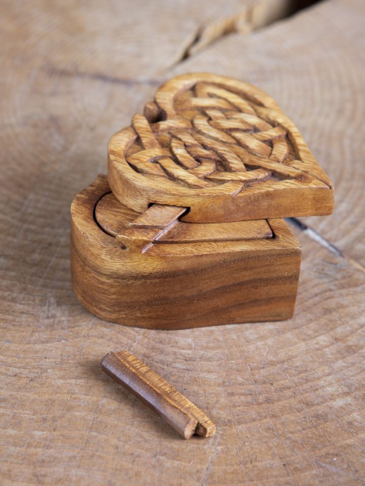 Wooden box Celtic heart 2