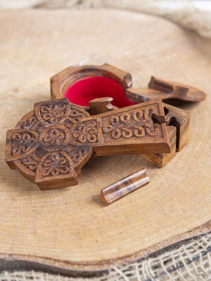 Wooden box Celtic cross 2