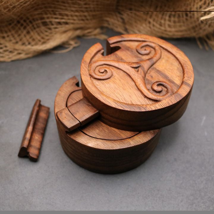 Wooden box Triskele 2