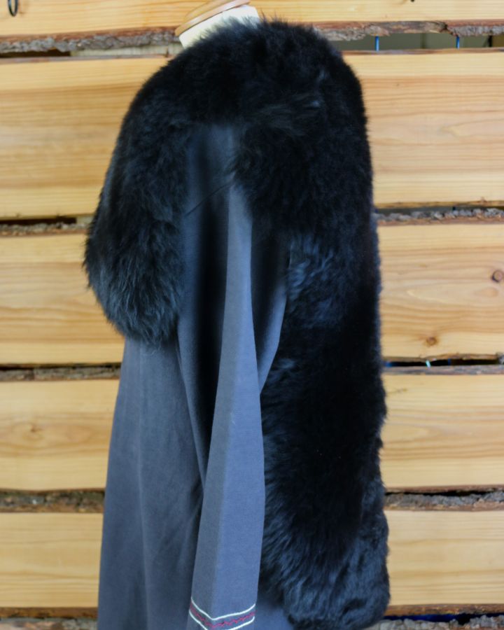 Back fur black 2