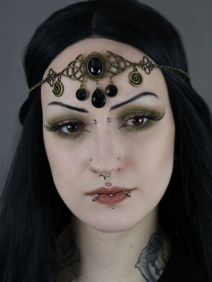 noble headdress Boadicea black 2