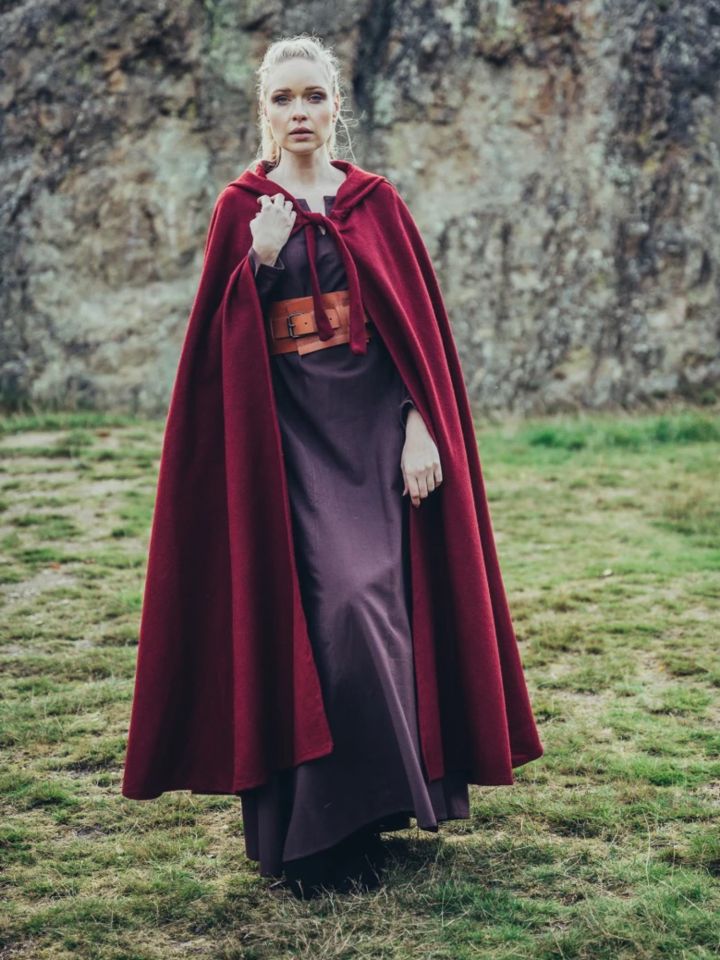 Wool cape (with hood) red 2