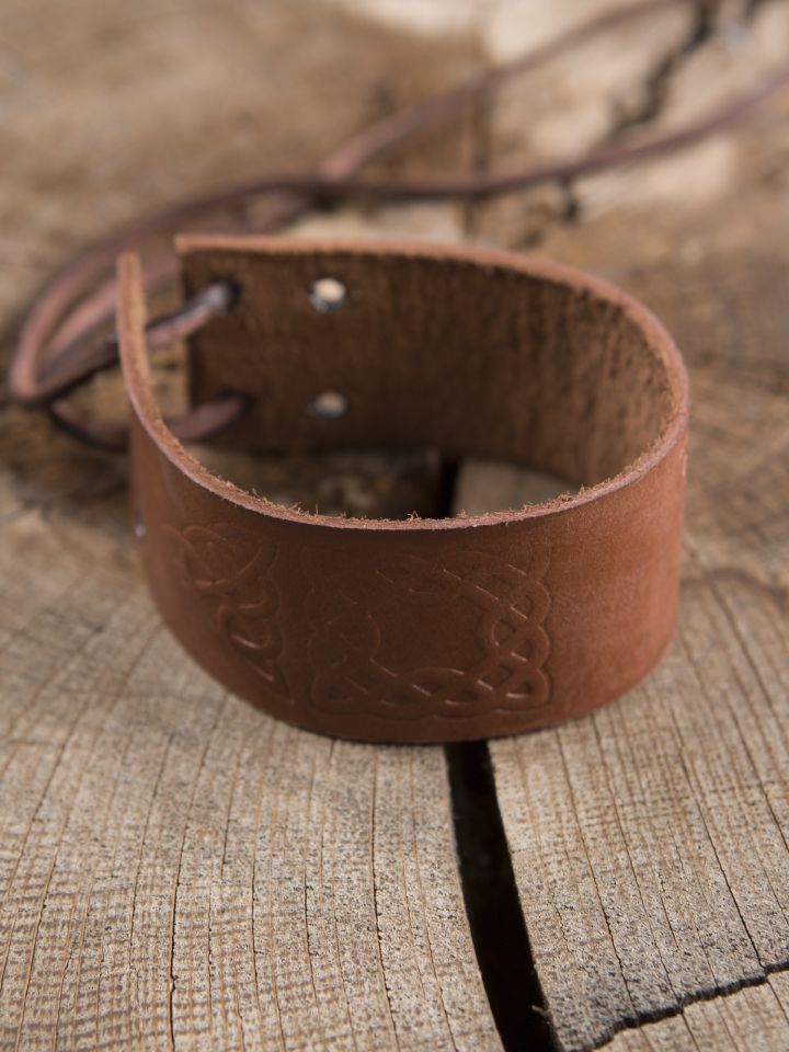 Leather bracelet with Celtic embossing brown 2