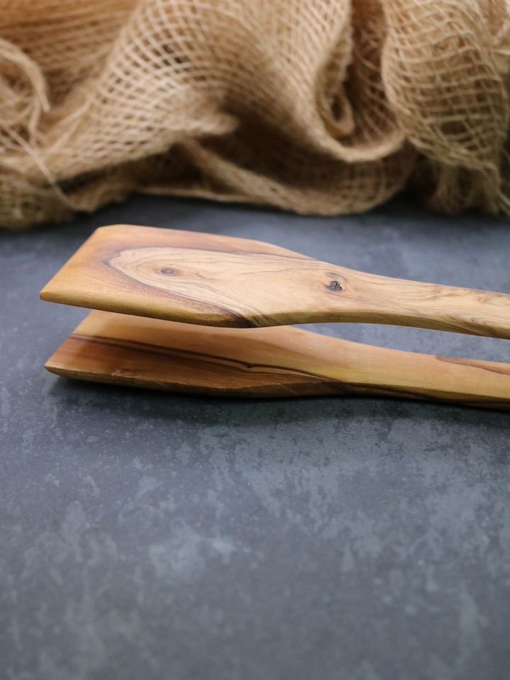 Olive wood barbecue tongs 2