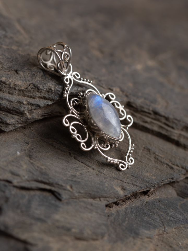 Moonstone pendant 2