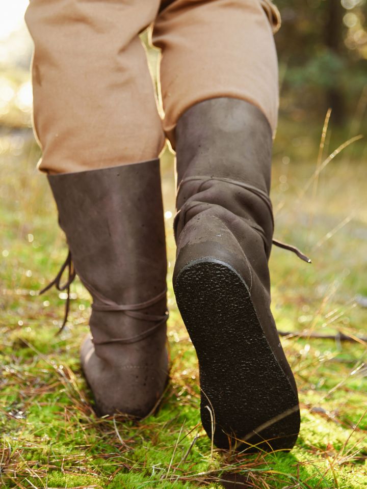 Viking boots with brown lacing 2