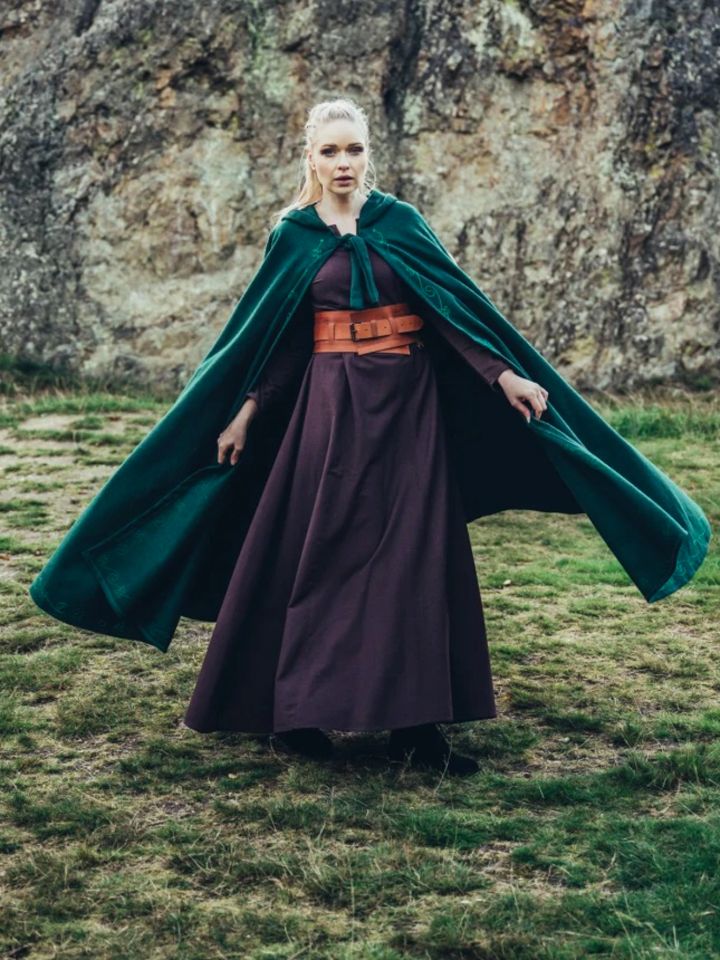 Wool cape with embroidery green 2