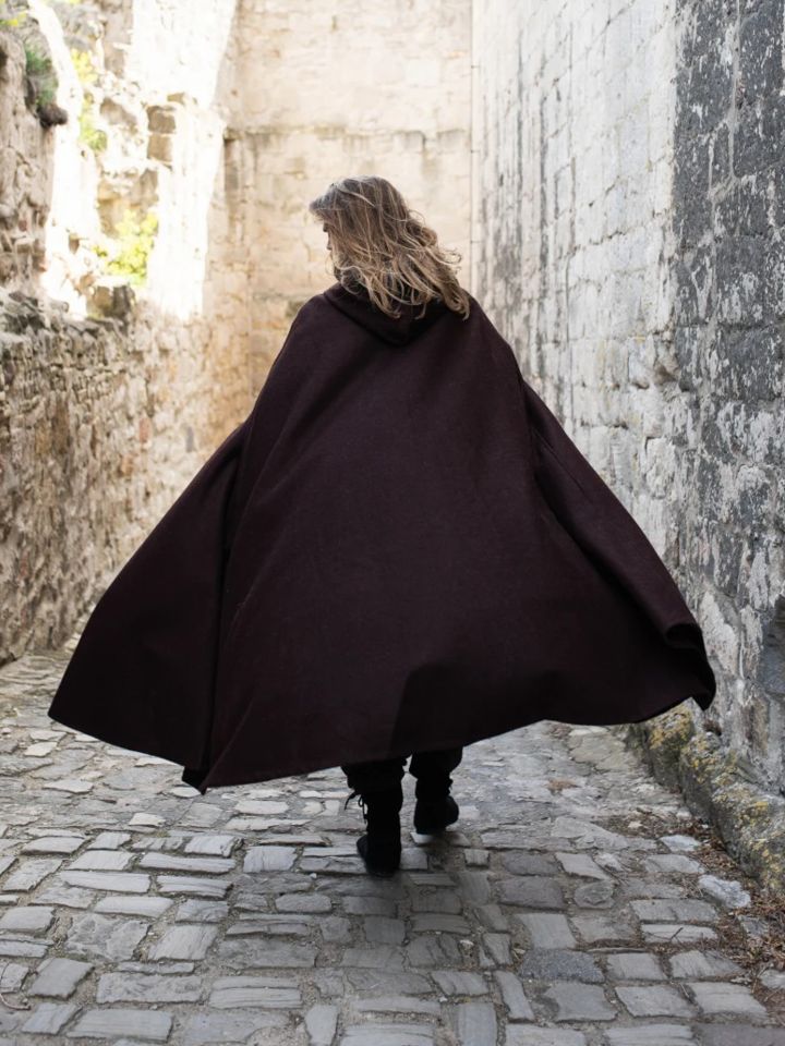 Wool cape with dragon clasp brown 2