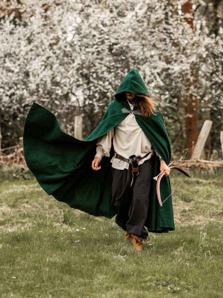 Wool cape with dragon clasp green 2