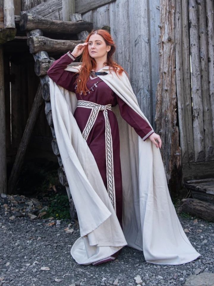 Wool cape with natural dragon clasp 160 cm 2