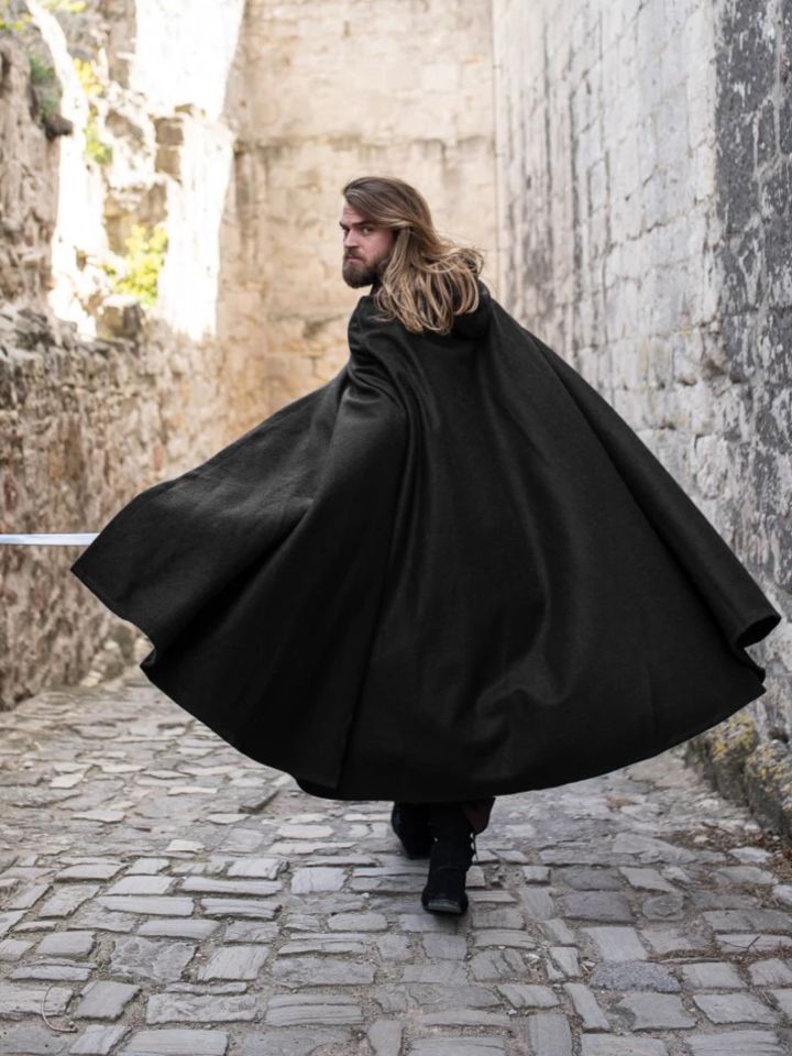 Wool cape with dragon clasp black 2