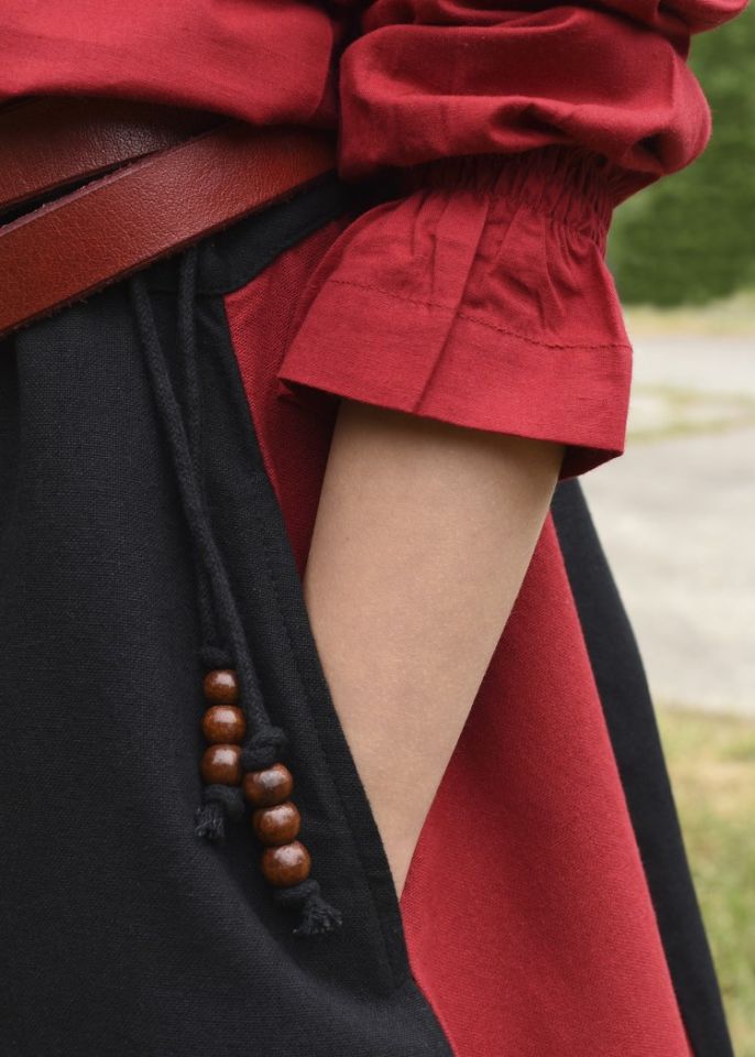 Girl's skirt for the Middle Ages red-black 3