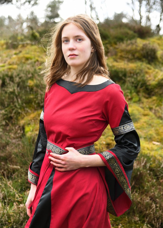 Noble medieval dress Bliaut red-black 3