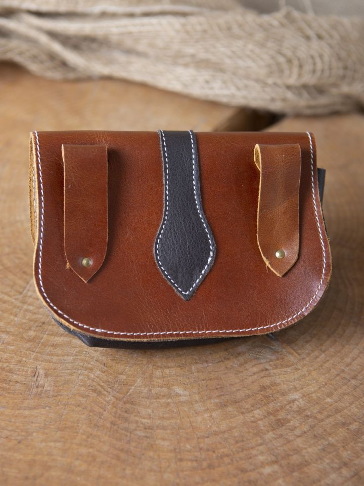 Leather belt pouch with wooden clasp brown 3