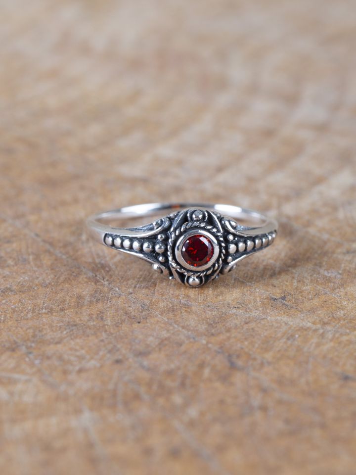 Viking silver ring with red zirconia 56 3