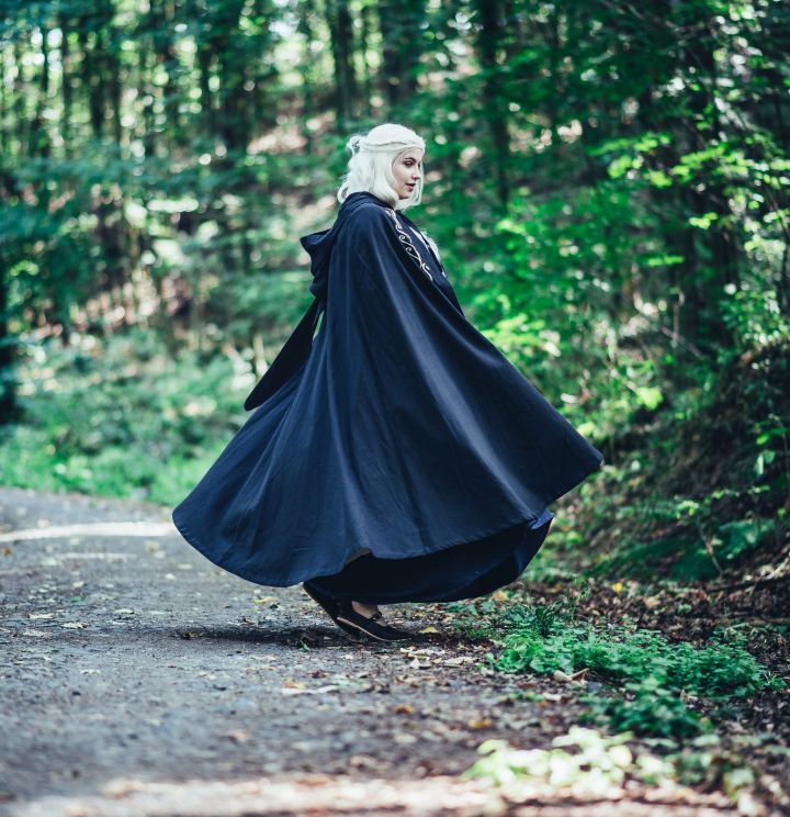 Hooded cape with embroidery black 3