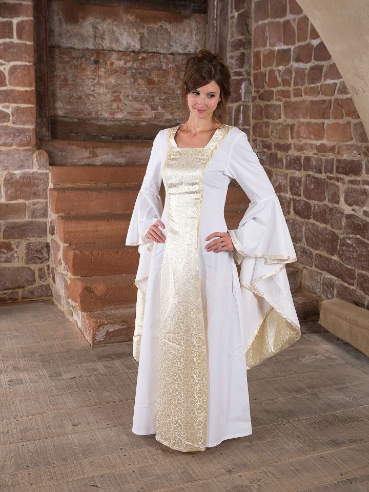 lauretta medieval wedding dress 3