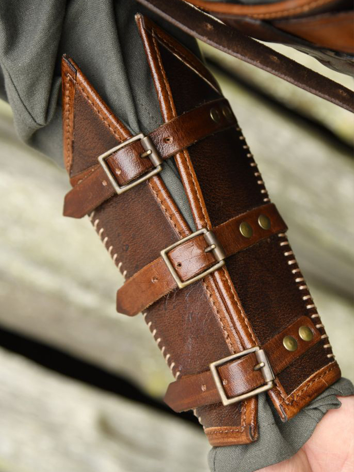 Leather bracers Arnulf brown 3