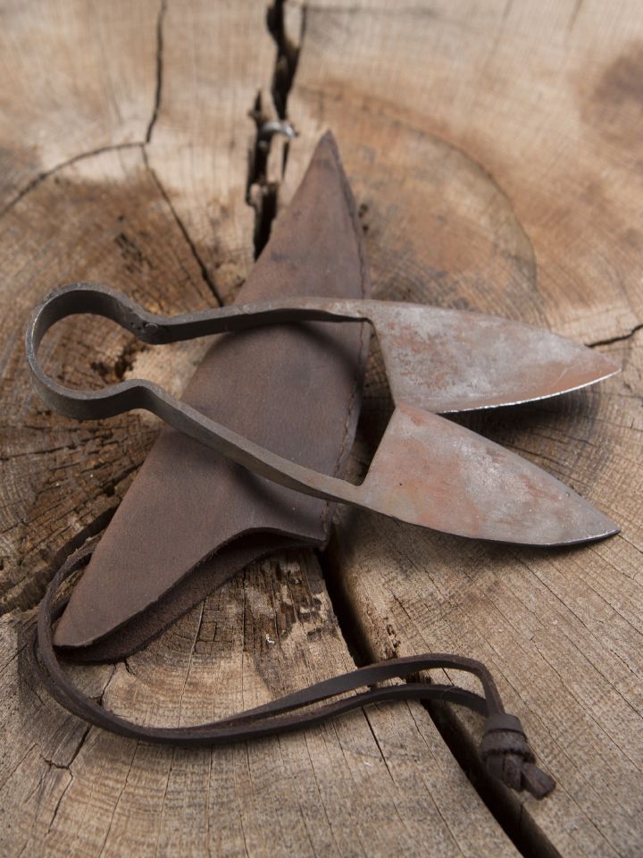 Ironing scissors with leather pouch 3