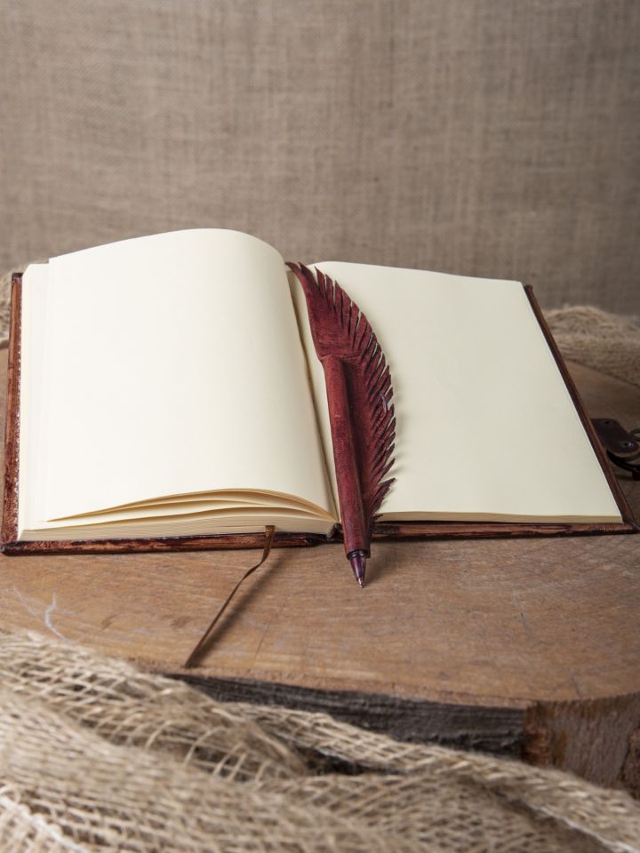 Leather book with pen holder red, medium 3