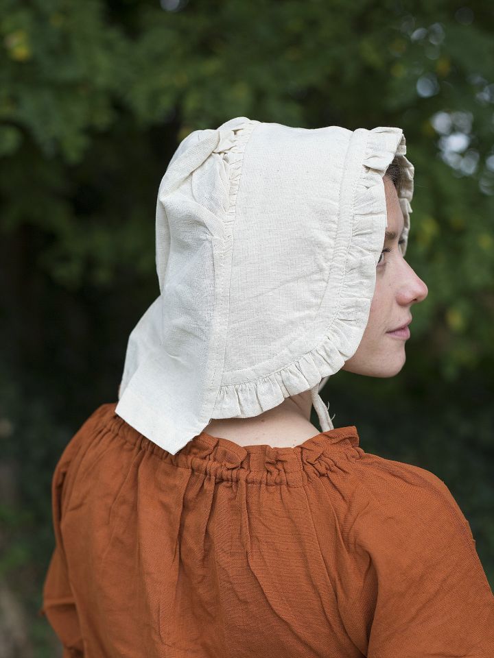 Ladies' hood with natural frill 3