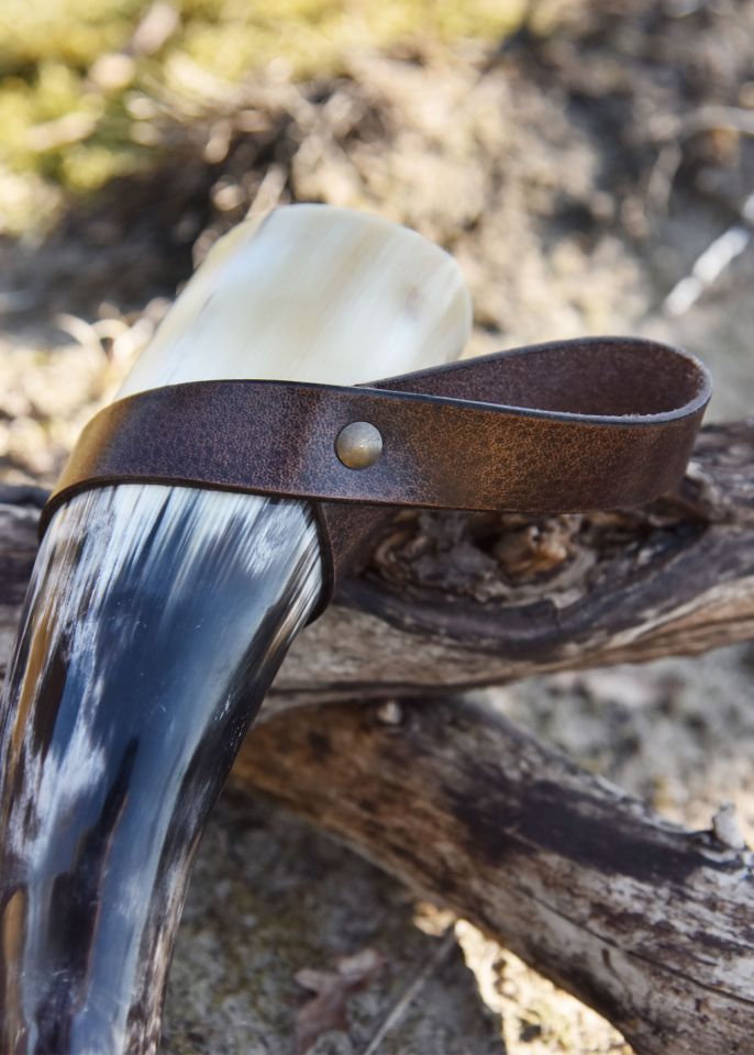 Simple belt holder for Drinking Horn made of brown leather 3