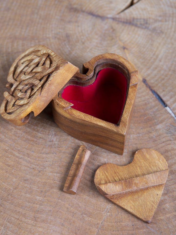 Wooden box Celtic heart 3