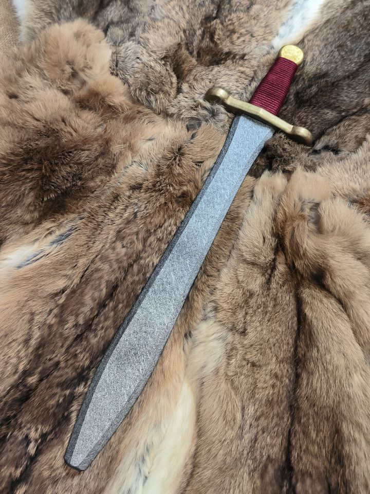 short knight's sword with felt scabbard 3