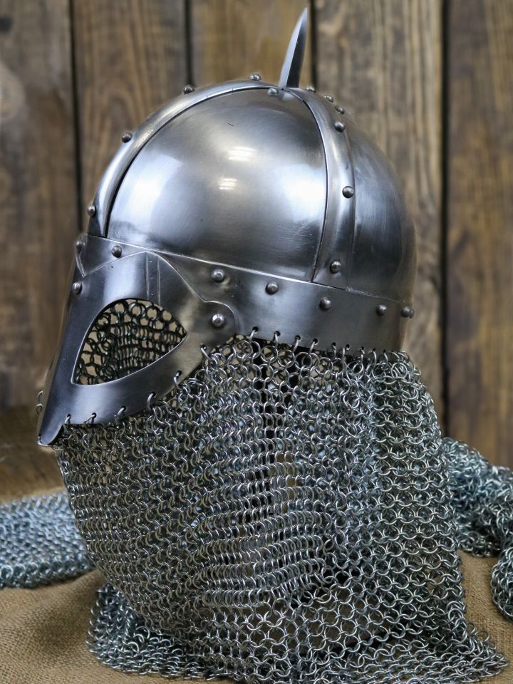 Viking spectacle helmet with chain brim 3