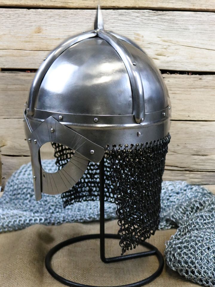 Gjermundbu helmet, Viking goggle helmet with chain brim 3