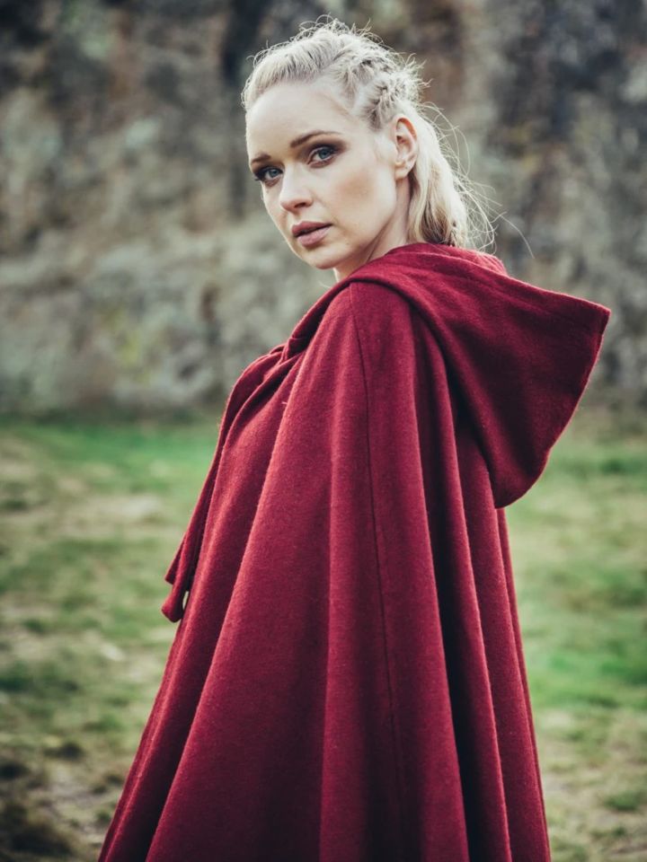 Wool cape (with hood) red 3