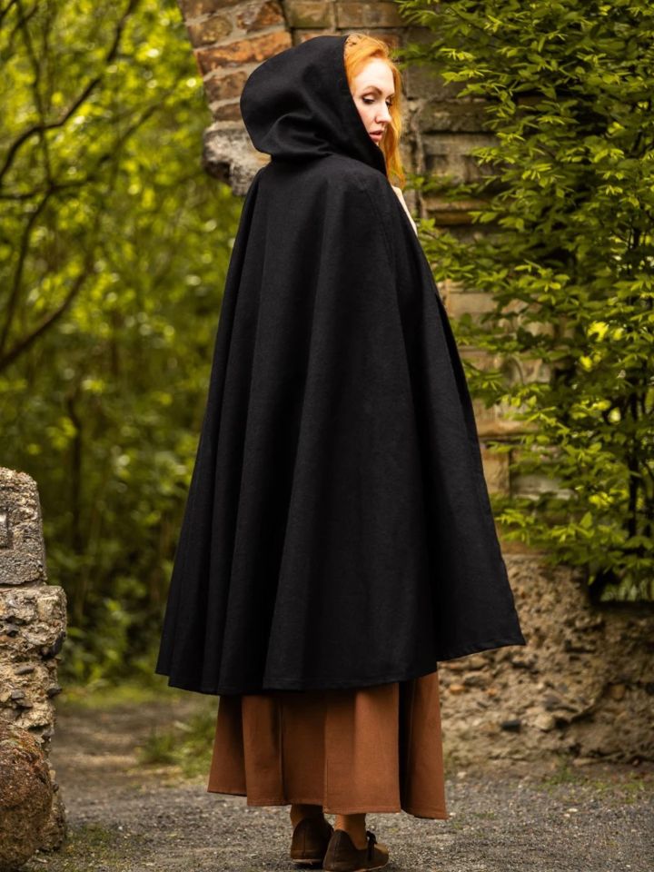 Cape with black metal buttons 3