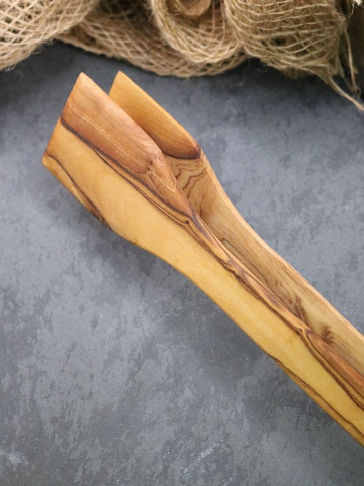 Olive wood barbecue tongs 3