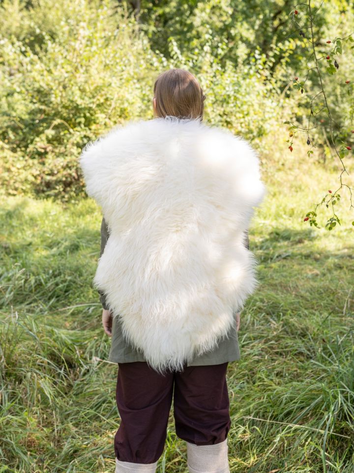 Back fur white 3