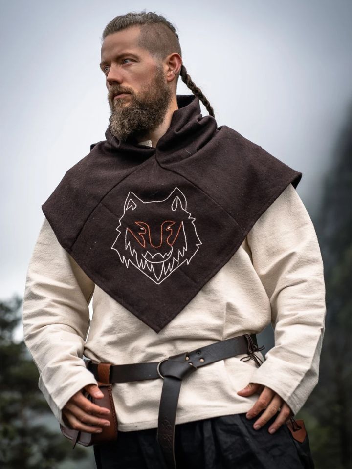 Gugel Tyr with wolf embroidery 3