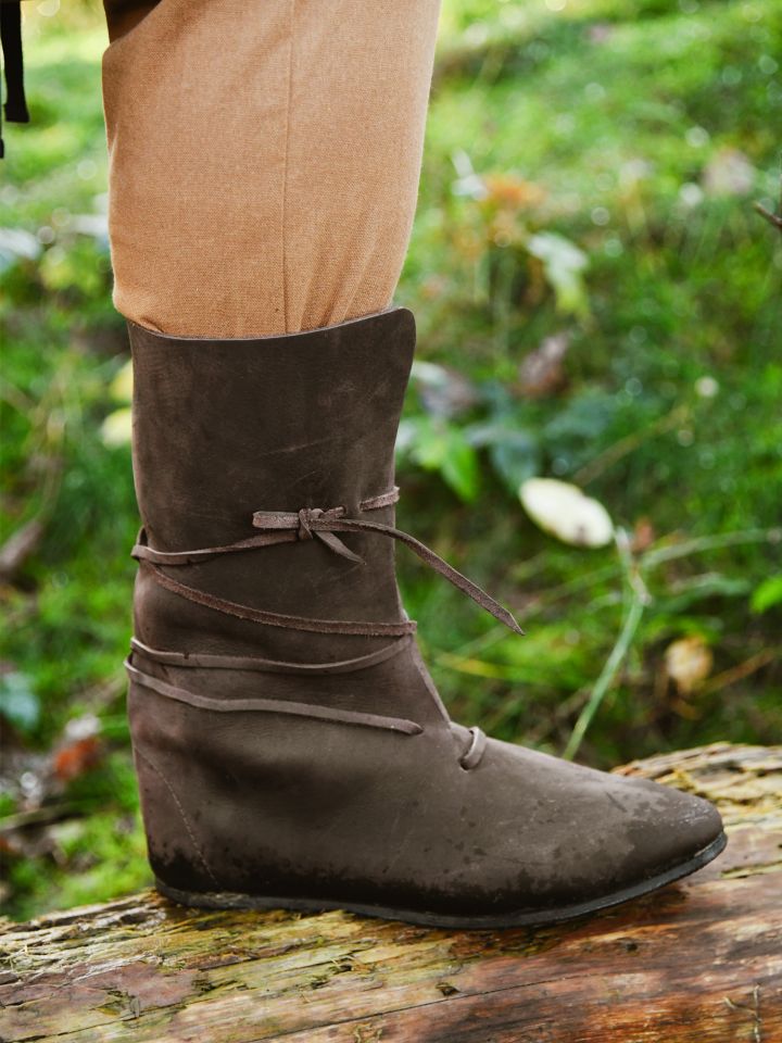 Viking boots with brown lacing 3