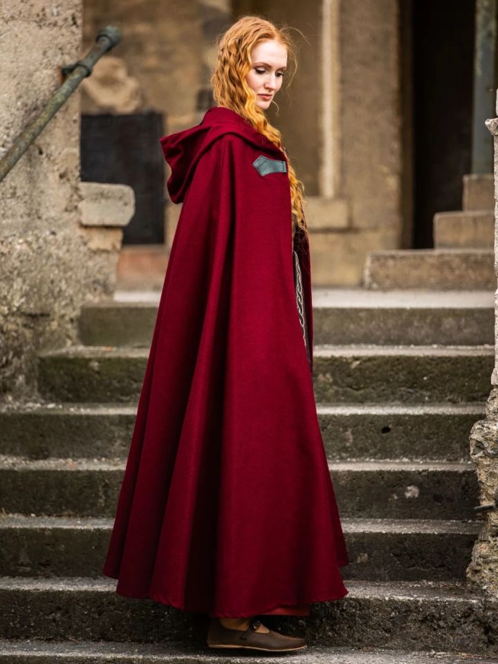 Wool cape with dragon clasp red 3