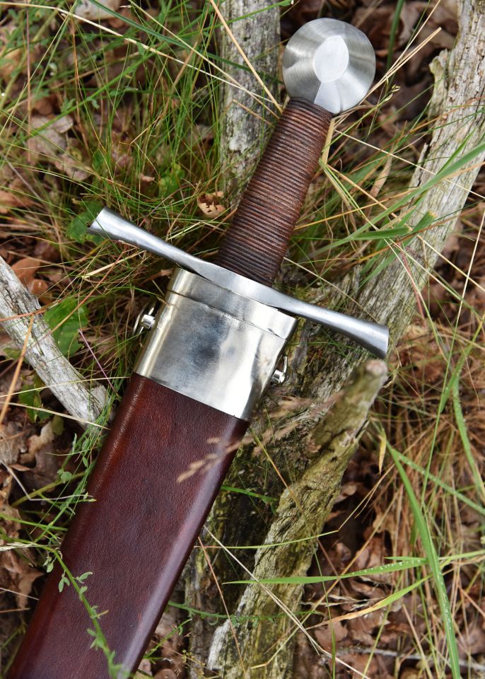 River Witham knight's sword with scabbard, 13th century 4