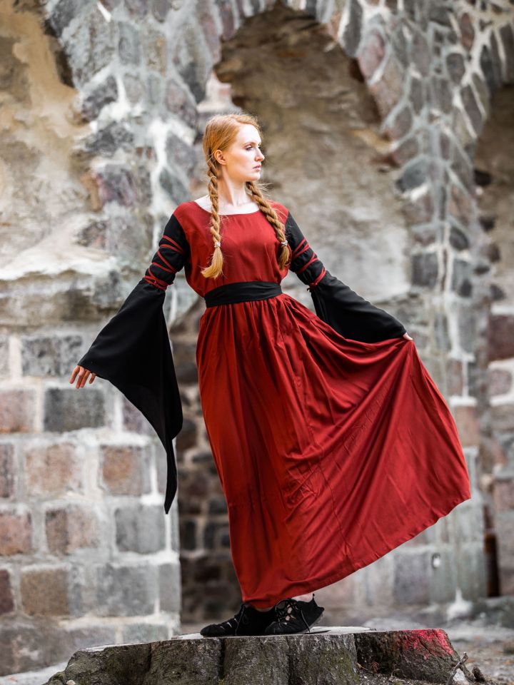 Dress with trumpet sleeves red-black 4