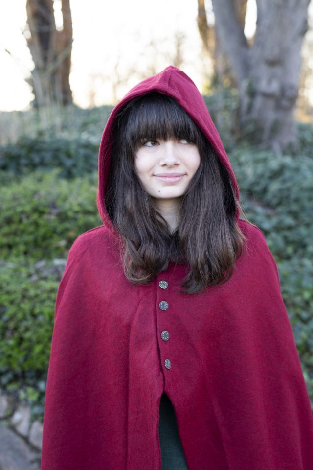 Cape with metal buttons red 4