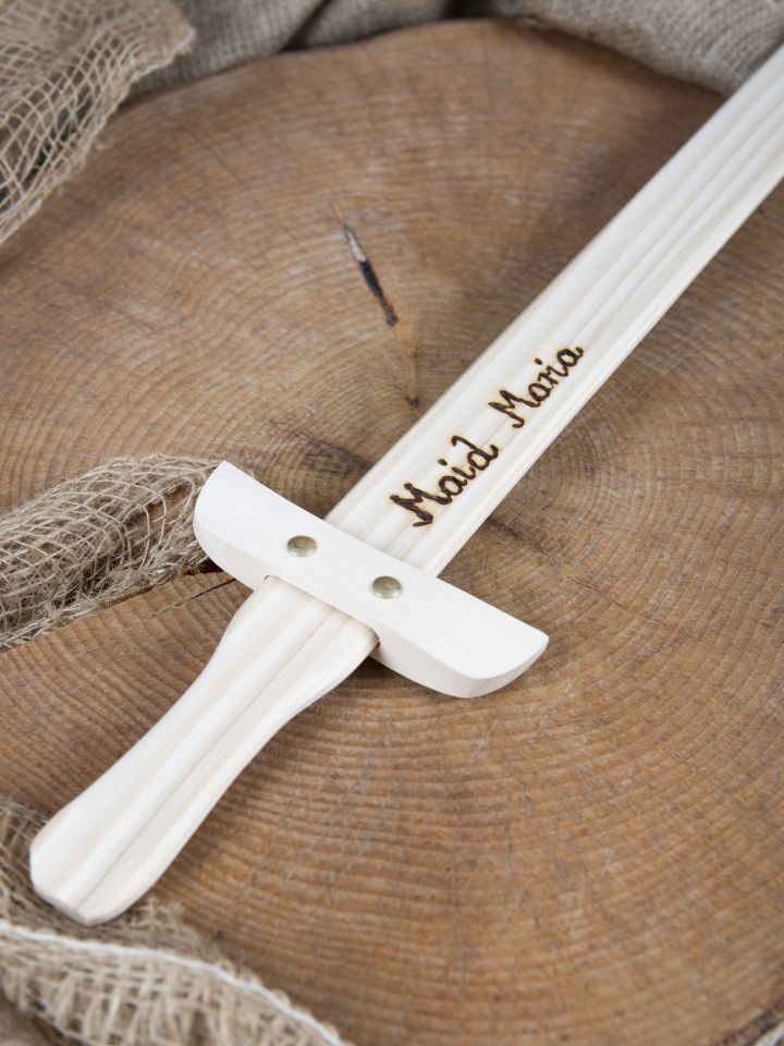 Wooden sword with personalized engraving 4